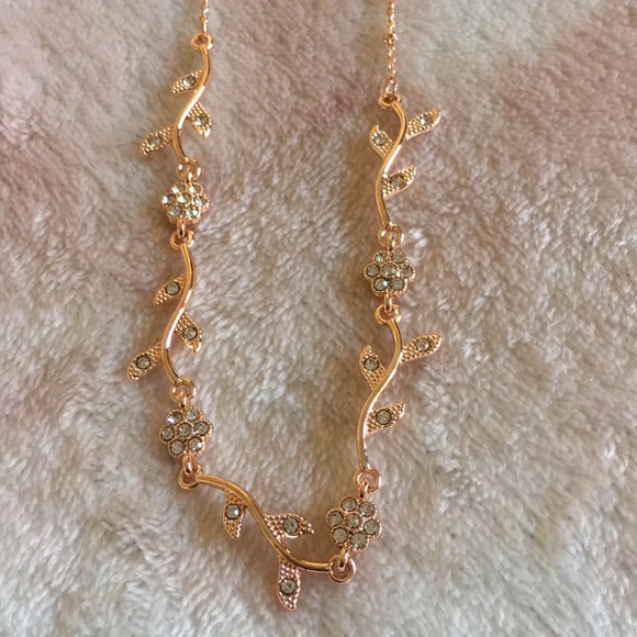 Lauren Conrad Rose Gold Tone Rose Baroque Necklace NWOT 19” with 3” adjuster